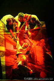 以針線(xiàn)為祭，以舞臺(tái)為碑 梁明玉與她的5.12舞臺(tái)藝術(shù)造型